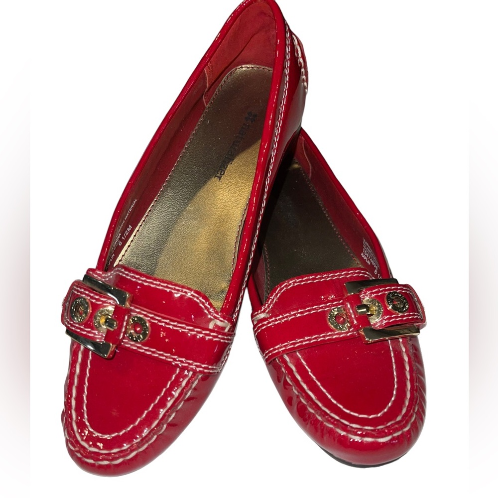 Naturalizer LOAFERS red with gold buckles naturalizer size 6 1/2‎ M Kaplin style